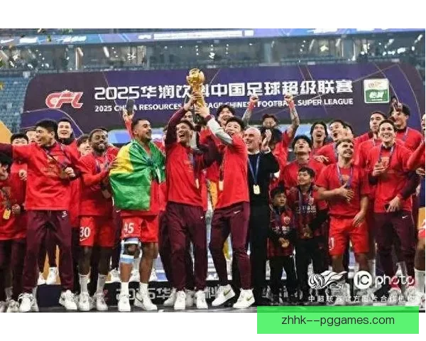 上海海港勇夺队史首个中超冠军书写辉煌新篇章 上海海港勇夺队史首个中超冠军书写辉煌新篇章